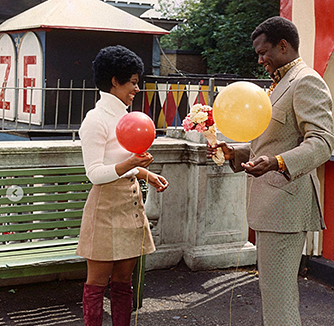 Esther Anderson and Sidney Poitier with balloons